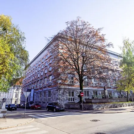 Oasis-with Parking * 류블랴나